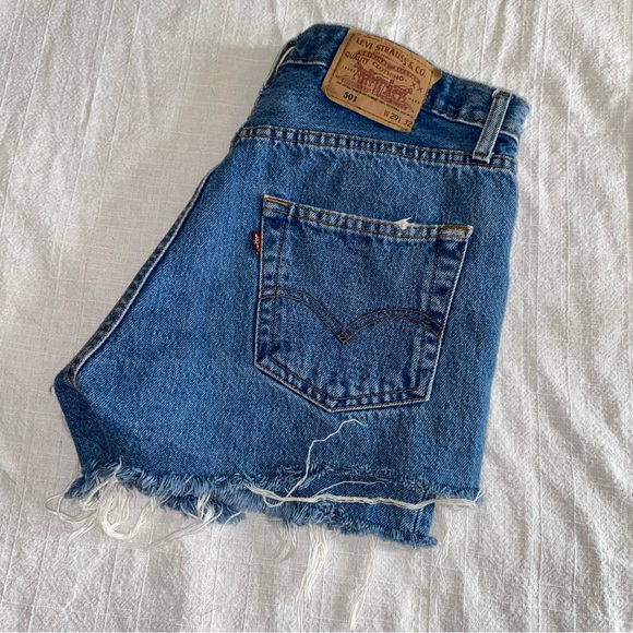 Levi’s 501 Distressed Cut Off Booty Shorts Waist 29 - Picture 5 of 9